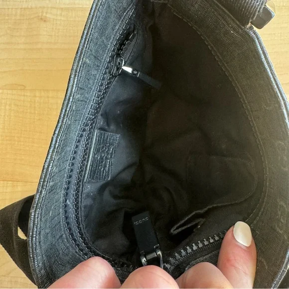 Gucci Supreme Small Crossbody Bag - Picture 9 of 14